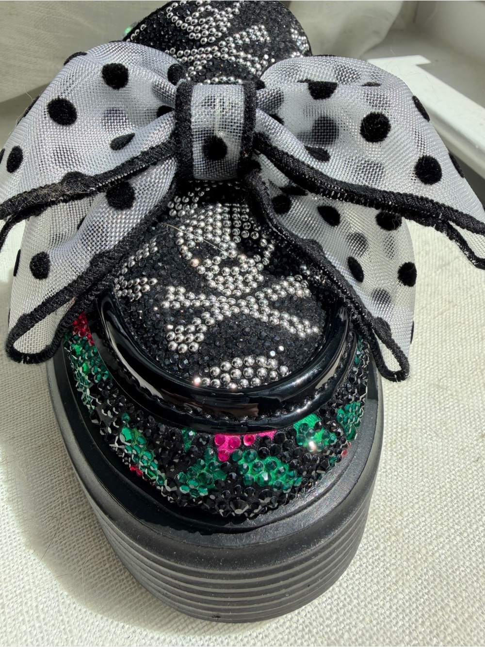 Betsey Johnson Gladdys Black White Flower Rhinestone Bow Mules Size 6 - Picture 2 of 7